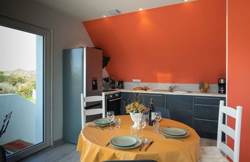 Coatroual Apartment | Cosy apartment for 4 guests with WIFI, TV, patio and parking