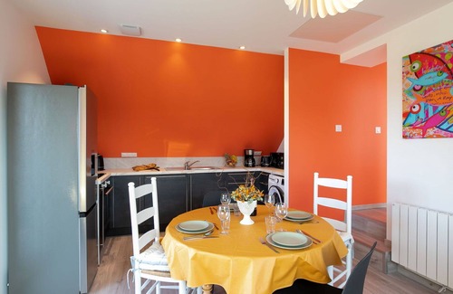 Coatroual Apartment | Cosy apartment for 4 guests with WIFI, TV, patio and parking