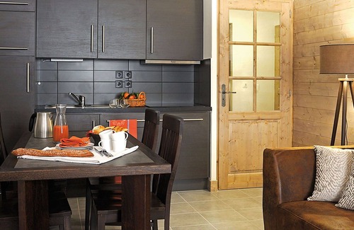 Les Gets Apartment | Cosy apartment for 4 guests with pool, WIFI, TV, terrace and pets allowed