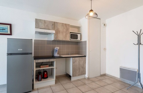 Narbonne Apartment | Cosy apartment for 4 people with TV, balcony and parking