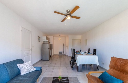 Narbonne Apartment | Cosy apartment for 4 people with TV, balcony and parking