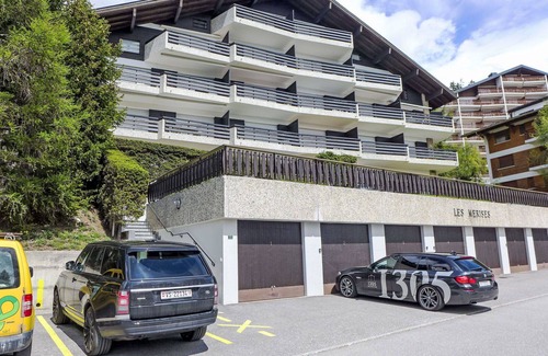 Montana Apartment | Cosy apartment for 4 guests with WIFI, TV, balcony, panoramic view and parking