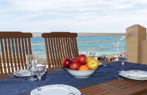 Vinaros Apartment | Cosy apartment for 4 guests with WIFI, pool, TV, terrace and parking
