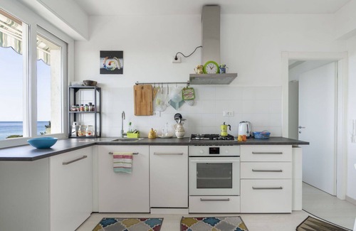Bussana Apartment | Cosy apartment for 4 guests with A/C, WIFI, balcony and parking