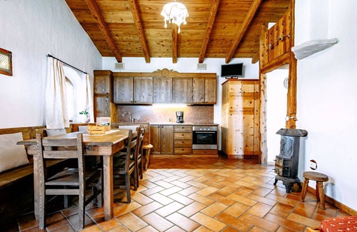 Coredo Apartment | Cosy apartment for 4 guests with WIFI, TV, terrace, pets allowed and parking