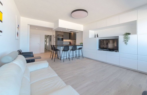 Mariakerke Apartment | Cosy apartment for 4 guests with WIFI, TV, balcony and parking