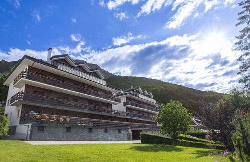 Bormio Apartment | Cosy apartment for 4 guests with WIFI, TV, pets allowed and parking
