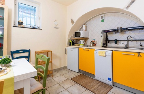 Arnasco Apartment | Cosy apartment for 4 guests with WIFI, A/C, TV, terrace and parking