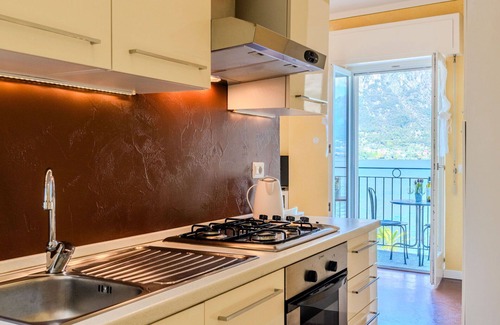 Claino Con Osteno Apartment | Cosy apartment for 4 guests with WIFI, TV and balcony