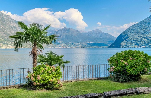 Claino Con Osteno Apartment | Cosy apartment for 4 guests with WIFI, TV and balcony