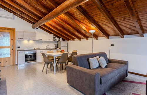 Sorico Apartment | Cosy apartment for 4 guests with A/C, WIFI, TV, patio, pets allowed and panoramic view