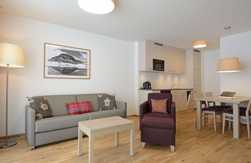 Tavanasa Apartment | Cosy apartment for 4 guests with pool, WIFI, hot tub, TV, patio, panoramic view and parking