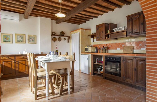 Fucecchio Apartment | Cosy apartment for 4 people with pool, A/C, WIFI, patio, pets allowed and parking