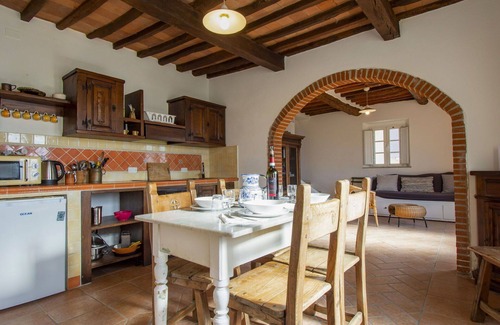 Fucecchio Apartment | Cosy apartment for 4 people with pool, A/C, WIFI, patio, pets allowed and parking
