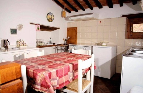 Lucignano Apartment | Cosy apartment for 4 people with WIFI, A/C, pool, close to Montepulciano