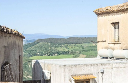 Strongoli Apartment | Cosy apartment for 4 people with WIFI, balcony, pets allowed, panoramic view and parking