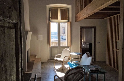 Strongoli Apartment | Cosy apartment for 4 people with WIFI, balcony, pets allowed, panoramic view and parking