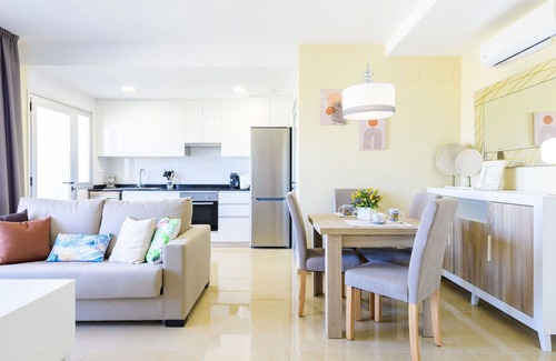 Cabanes Apartment | Cosy apartment for 4 people with pool, WIFI, A/C, TV and terrace