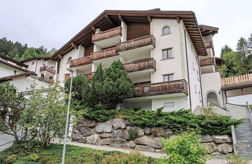 Salouf Apartment | Cosy apartment for 4 people with pool, WIFI, TV, balcony, pets allowed, panoramic view and parking