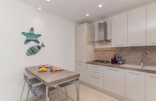 Porto Istana Apartment | Cosy apartment for 4 people with WIFI, A/C, pool, TV, terrace and parking