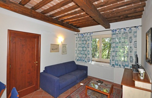 Pitigliano Apartment | Cosy apartment for 4 people with pool, TV and parking