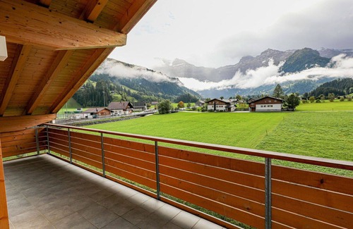 Lenk Apartment | Cosy apartment for 4 people with WIFI and balcony