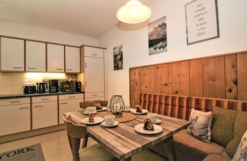 Ginzling Apartment | Cosy apartment for 5 people with balcony, pets allowed and parking