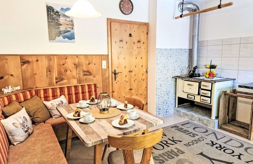 Ginzling Apartment | Cosy apartment for 5 people with balcony, pets allowed and parking