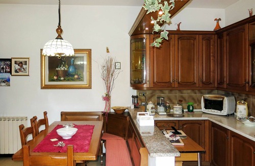 Casoli Apartment | Cosy apartment for 5 guests with WIFI, pool, TV, patio and parking