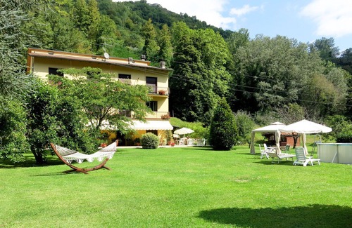Casoli Apartment | Cosy apartment for 5 guests with WIFI, pool, TV, patio and parking