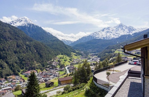 Soelden Apartment | Cosy apartment for 5 guests with WIFI, TV, terrace, pets allowed and parking