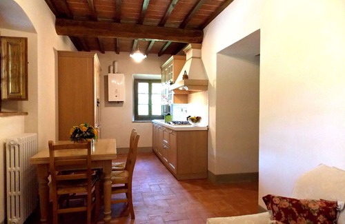 Dicomano Apartment | Cosy apartment for 5 people with pool, WIFI, TV, pets allowed and parking