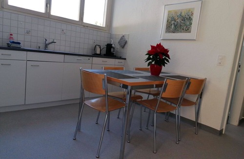 Valbella Apartment | Cosy apartment for 6 guests with WIFI, TV and balcony