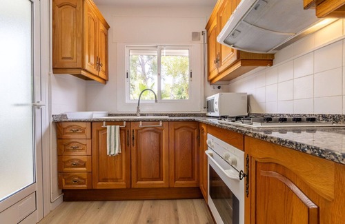 Vallpineda Apartment | Cosy apartment for 6 guests with A/C, WIFI, TV and balcony