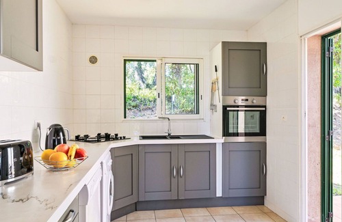 Cervione Apartment | Cosy apartment for 6 guests with WIFI, A/C, TV, terrace, pets allowed, panoramic view and parking