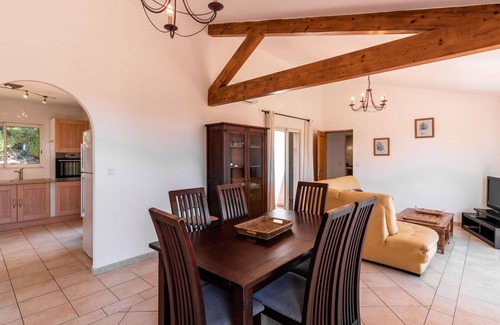 Cervione Apartment | Cosy apartment for 6 guests with WIFI, A/C, TV, terrace, pets allowed, panoramic view and parking