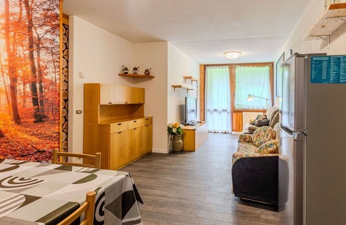 Mezzana Apartment | Cosy apartment for 6 guests with WIFI, TV, patio and panoramic view