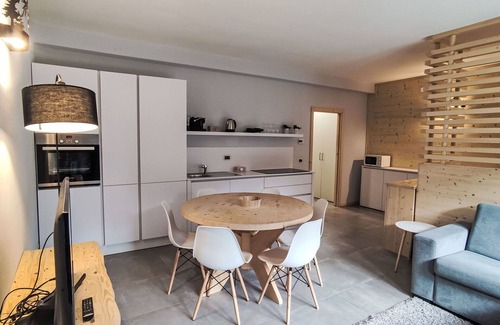 Pinzolo Apartment | Cosy apartment for 6 guests with WIFI, TV, panoramic view and parking