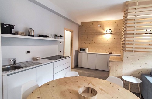 Pinzolo Apartment | Cosy apartment for 6 guests with WIFI, TV, panoramic view and parking