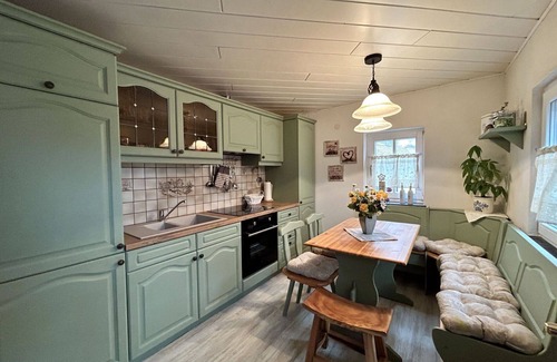 Grossschoenau Apartment | Cosy apartment for 6 guests with hot tub, WIFI, TV, patio and pets allowed