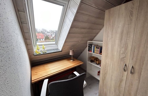 Grossschoenau Apartment | Cosy apartment for 6 guests with hot tub, WIFI, TV, patio and pets allowed