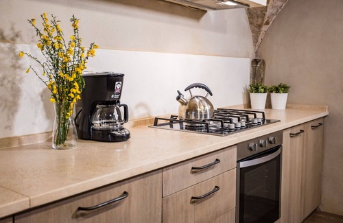 Cortona Old Town Apartment | Cosy apartment for 6 guests with WIFI, A/C, TV and patio