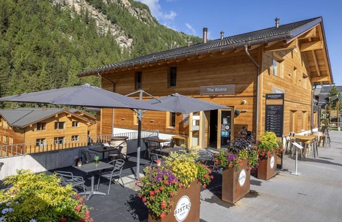 Zinal Apartment | Cosy apartment for 6 guests with WIFI, TV, pets allowed and parking