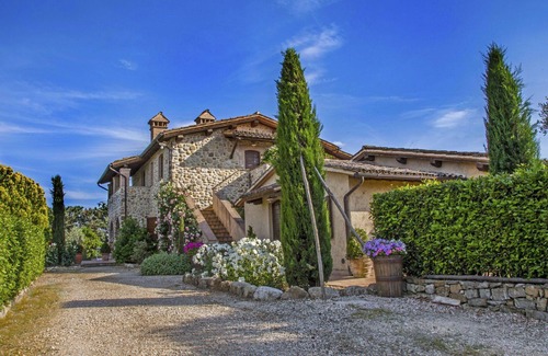 Allerona Apartment | Cosy apartment for 6 people with pool, WIFI, TV, patio, pets allowed, panoramic view and parking