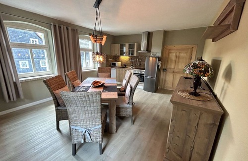 Grossschoenau Apartment | Cosy apartment for 7 guests with WIFI, hot tub, TV, patio and pets allowed