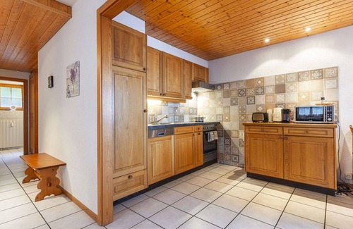 Champery Apartment | Cosy apartment for 7 people with WIFI, TV, patio, panoramic view and parking