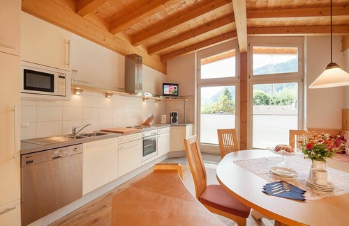 Zillertal Apartment | Cosy apartment for 8 guests with WIFI, TV, balcony and parking