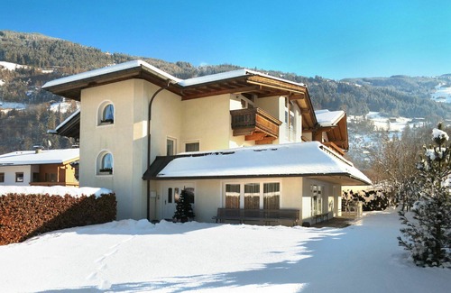Zillertal Apartment | Cosy apartment for 8 guests with WIFI, TV, balcony and parking