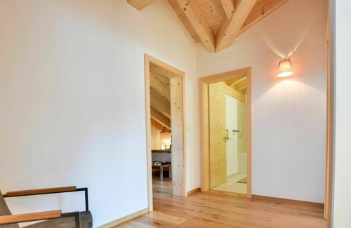 Ernen Apartment | Cosy apartment for 8 guests with WIFI, TV and balcony