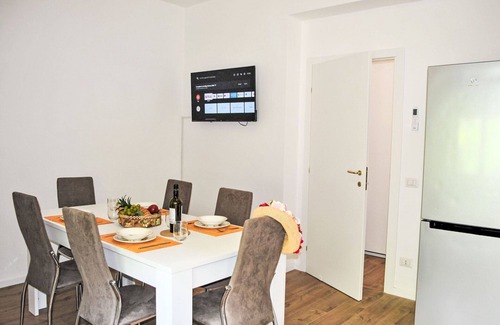Formia Apartment | Cosy apartment for 8 guests with A/C, WIFI, TV, balcony and pets allowed